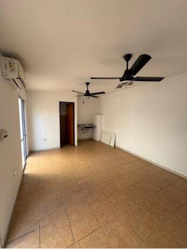 EN VENTA- DTO DE 2 HABITACIONES CON QUINCHO SOBRE CALLE BAVIO A METROS DE SHOPPING LA PAZ