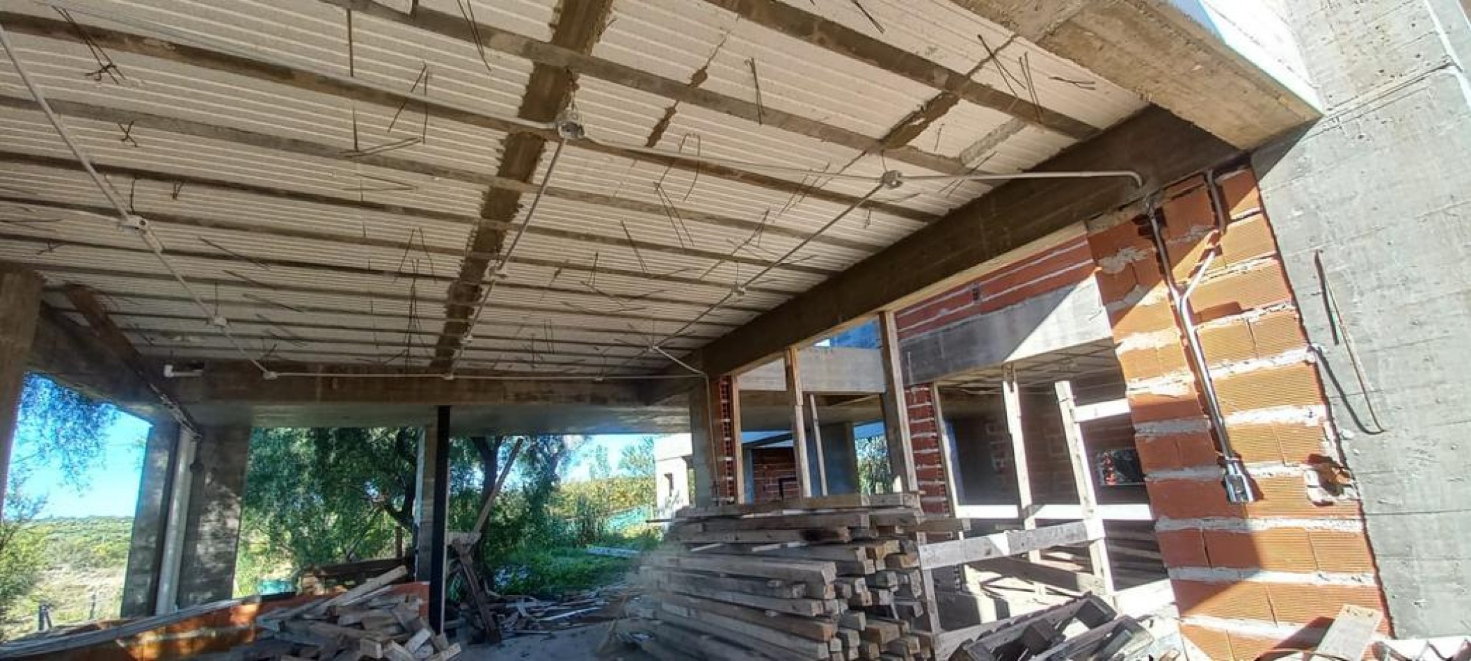 EN VENTA- IMPORTANTE CASA A TERMINAR EN PUERTO BARRANCAS