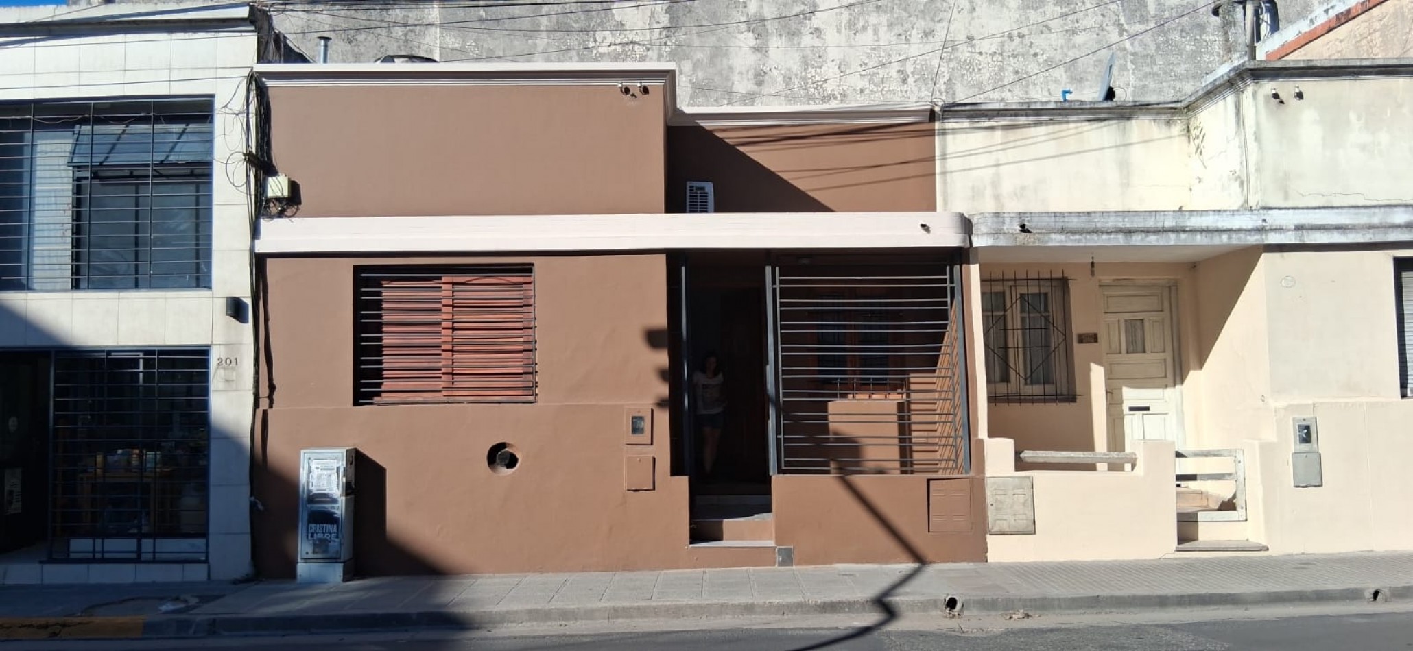 EN VENTA- CASA CENTRICA SOBRE CALLE CARBO