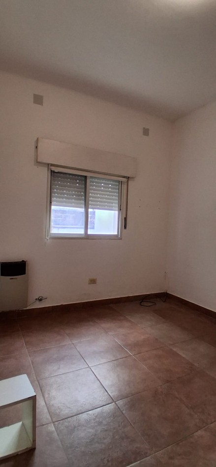 EN VENTA- CASA CENTRICA SOBRE CALLE CARBO