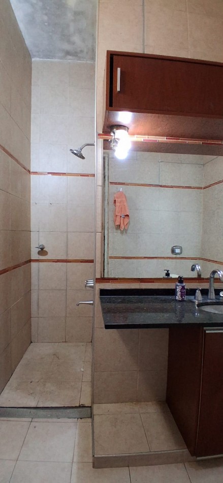 EN VENTA- CASA CENTRICA SOBRE CALLE CARBO