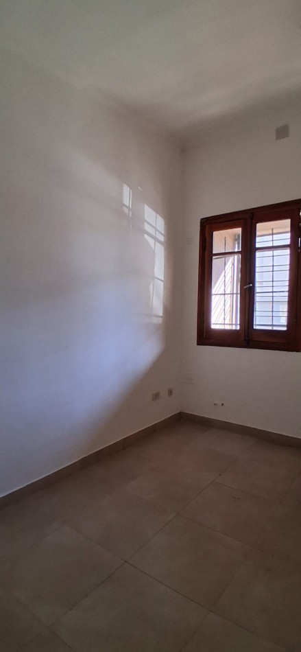 EN VENTA- CASA CENTRICA SOBRE CALLE CARBO