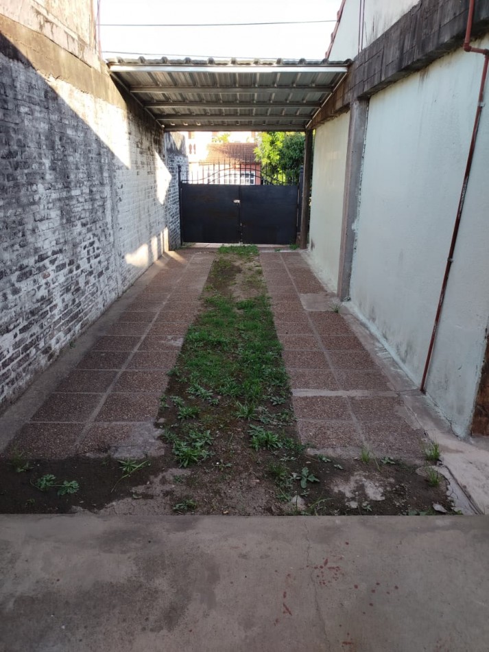 EN VENTA- CASA 2 HABITACIONES ZONA SANTA LUCIA 