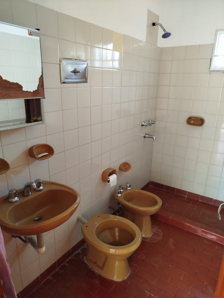 EN VENTA- CASA 2 HABITACIONES ZONA SANTA LUCIA 