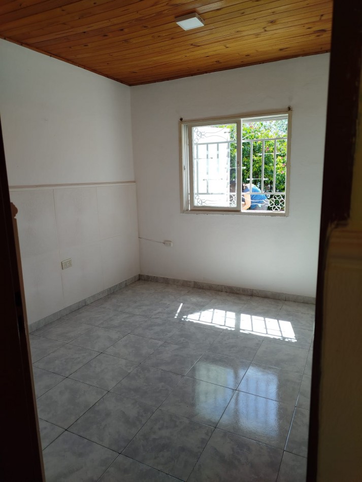 EN VENTA- CASA 2 HABITACIONES ZONA SANTA LUCIA 
