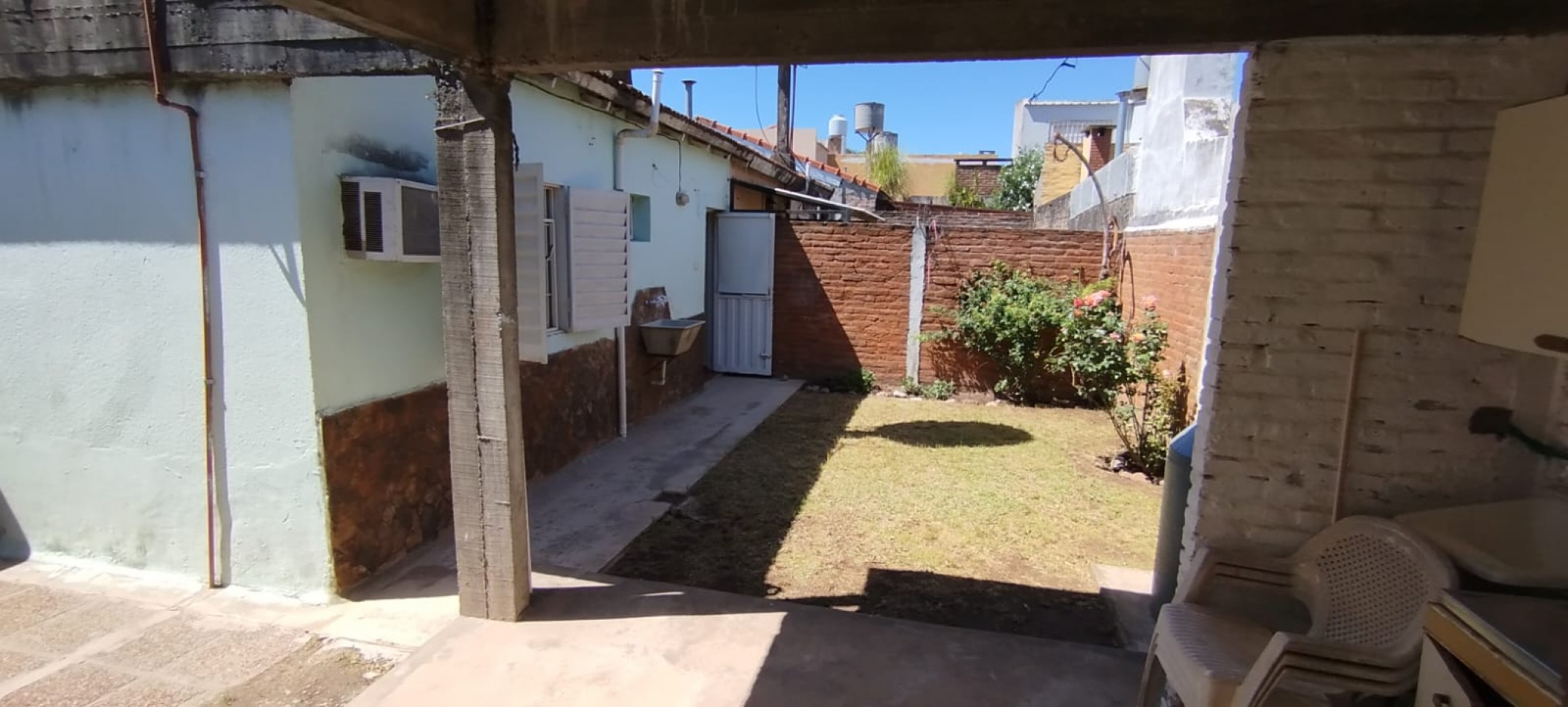 EN VENTA- CASA 2 HABITACIONES ZONA SANTA LUCIA 