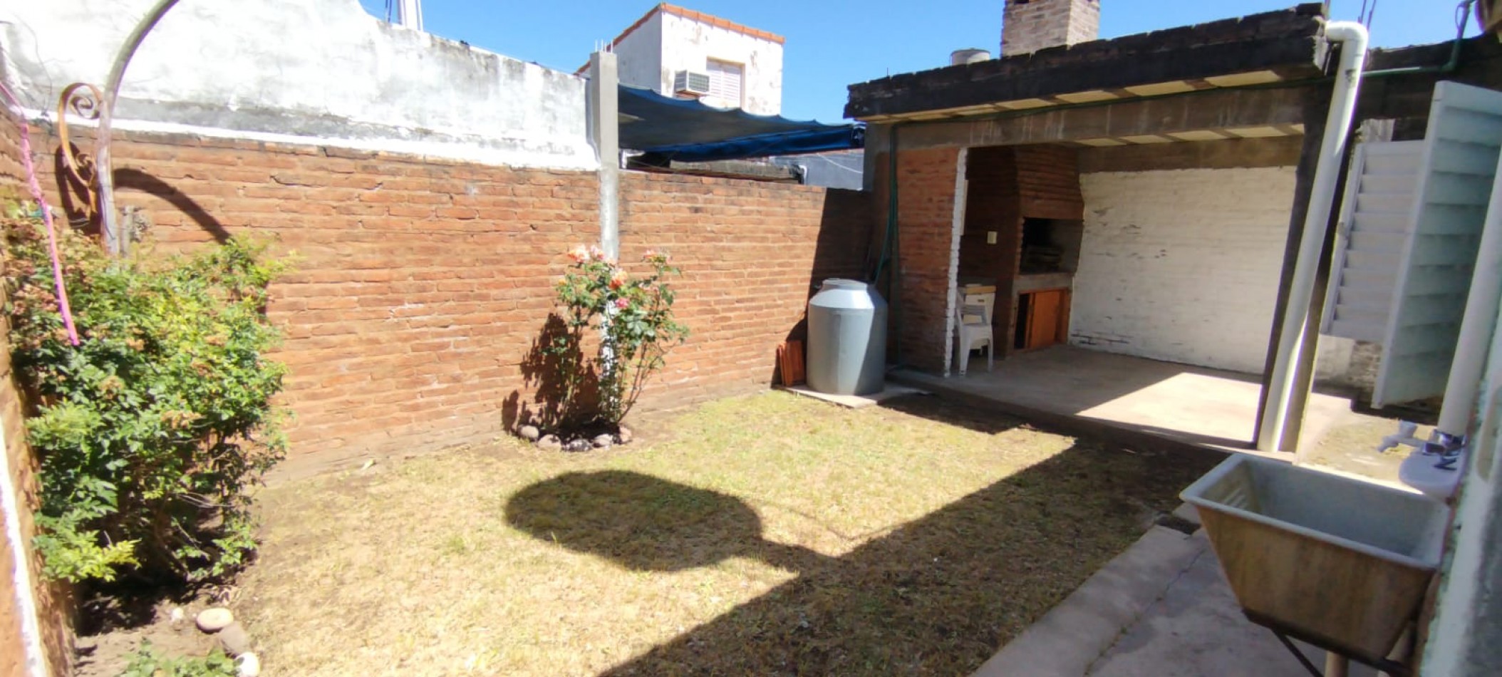 EN VENTA- CASA 2 HABITACIONES ZONA SANTA LUCIA 