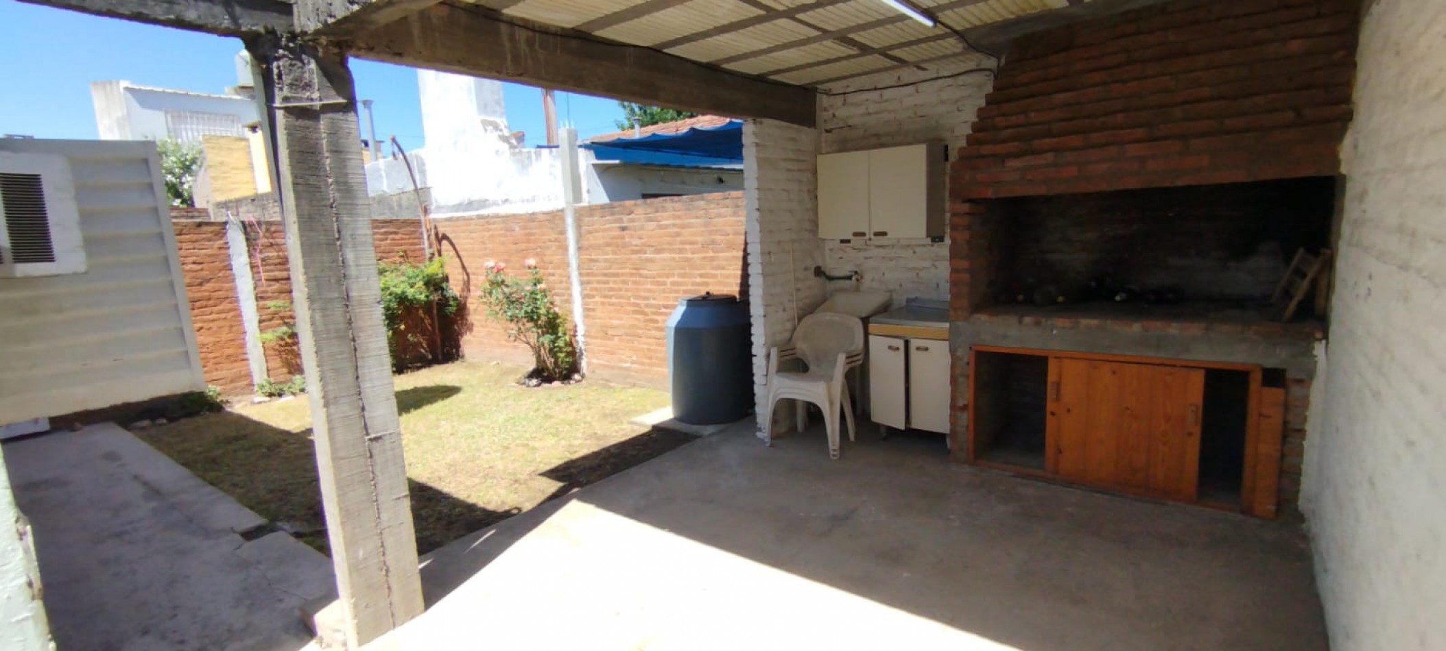 EN VENTA- CASA 2 HABITACIONES ZONA SANTA LUCIA 