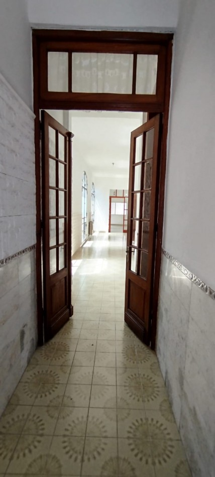 EN ALQUILER- GRAN PROPIEDAD PARA USO COMERCIAL