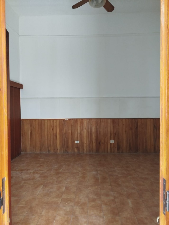 EN ALQUILER- GRAN PROPIEDAD PARA USO COMERCIAL