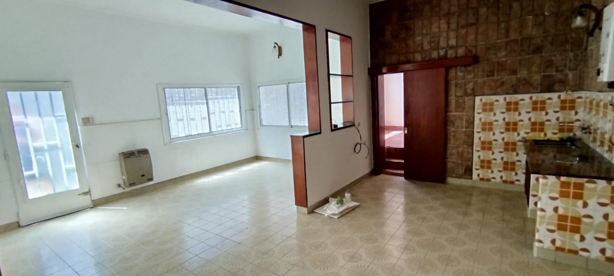 EN ALQUILER- GRAN PROPIEDAD PARA USO COMERCIAL