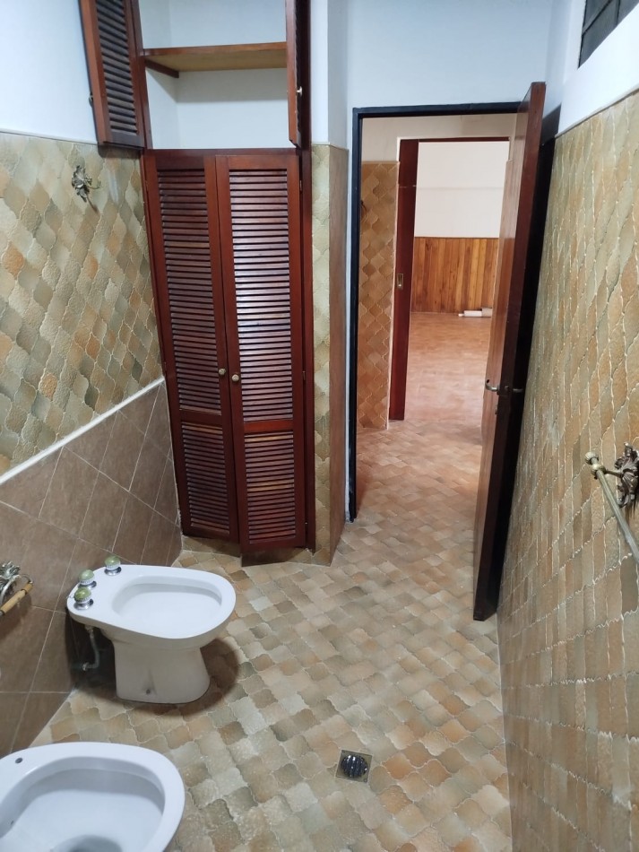 EN ALQUILER- GRAN PROPIEDAD PARA USO COMERCIAL