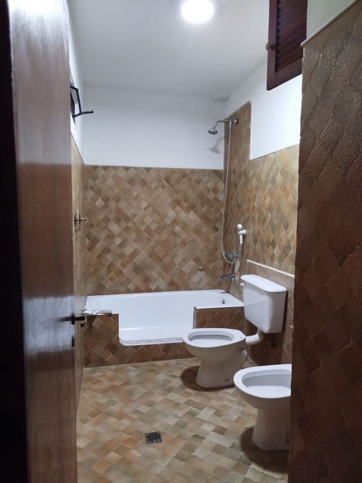 EN ALQUILER- GRAN PROPIEDAD PARA USO COMERCIAL