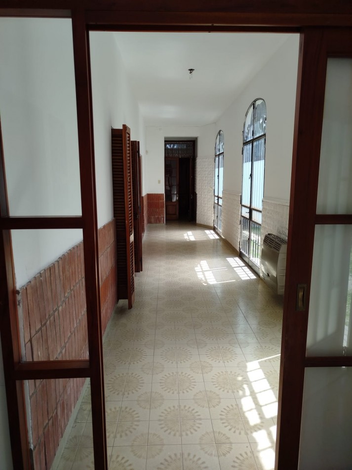 EN ALQUILER- GRAN PROPIEDAD PARA USO COMERCIAL