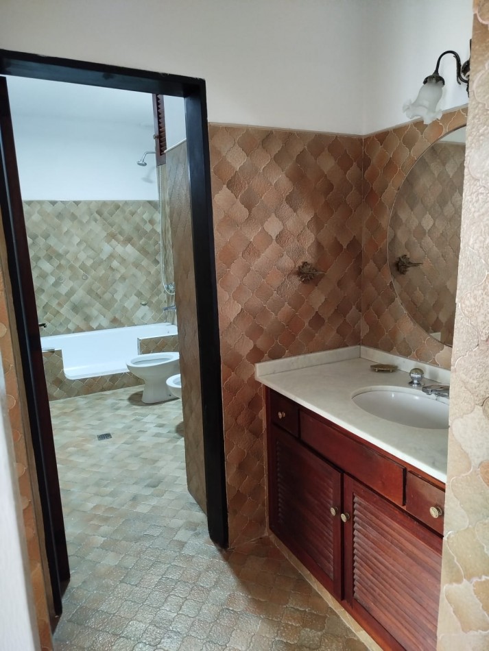 EN ALQUILER- GRAN PROPIEDAD PARA USO COMERCIAL