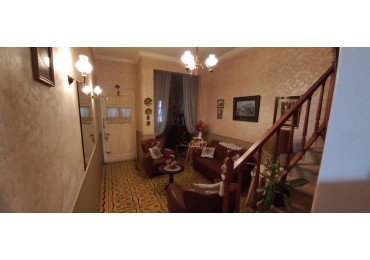 EN VENTA- CASA 3 HABITACIONES SOBRE AV EJERCITO A METROS DE MONTE CASEROS 