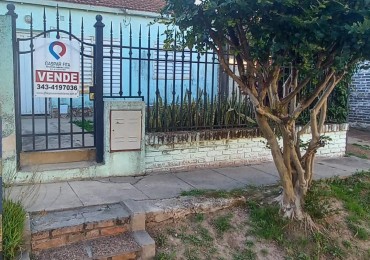 EN VENTA- CASA 2 HABITACIONES ZONA SANTA LUCIA 