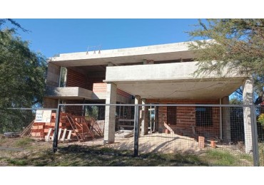 EN VENTA- IMPORTANTE CASA A TERMINAR EN PUERTO BARRANCAS