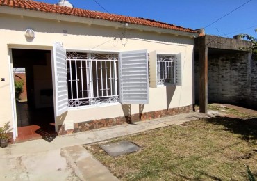 EN VENTA- CASA 2 HABITACIONES ZONA SANTA LUCIA 