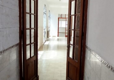 EN ALQUILER- GRAN PROPIEDAD PARA USO COMERCIAL